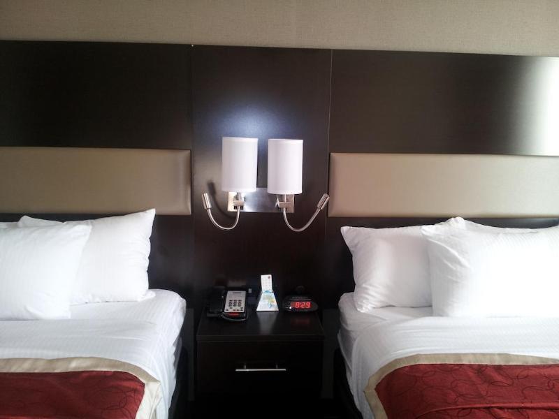 Howard Johnson By Wyndham Jamaica Ny Near Airtrain Jfk New York Exterior photo